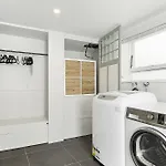 Spacious Studio On The Park