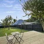 Spacious Studio On The Park