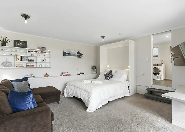 Spacious Studio On The Park