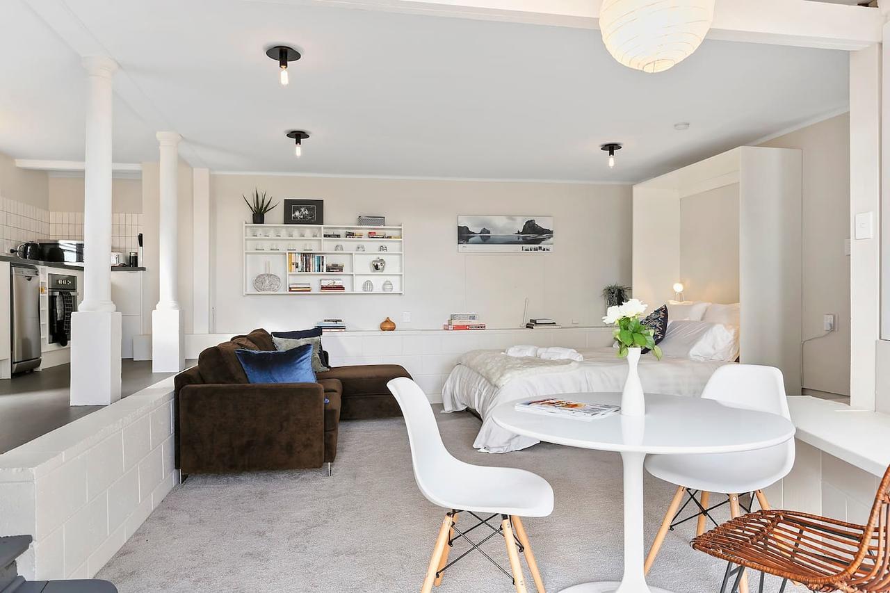 Spacious On The Park Apartment